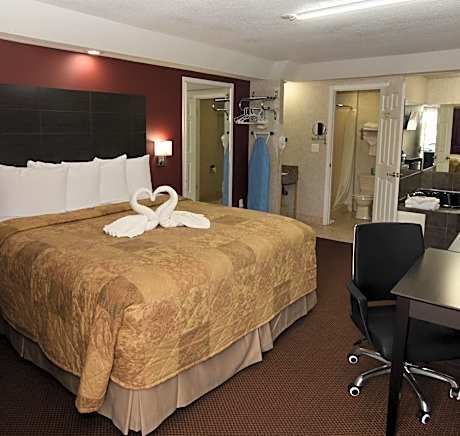 Deluxe King Room with Spa Bath nonsmoking