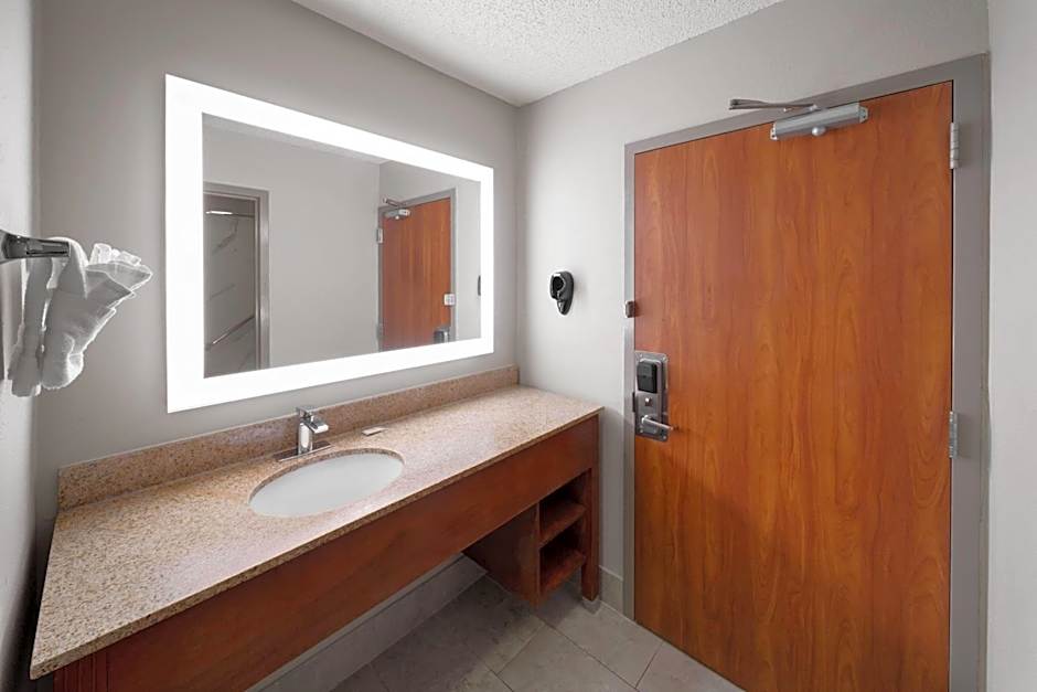 Days Inn by Wyndham Tulsa Central