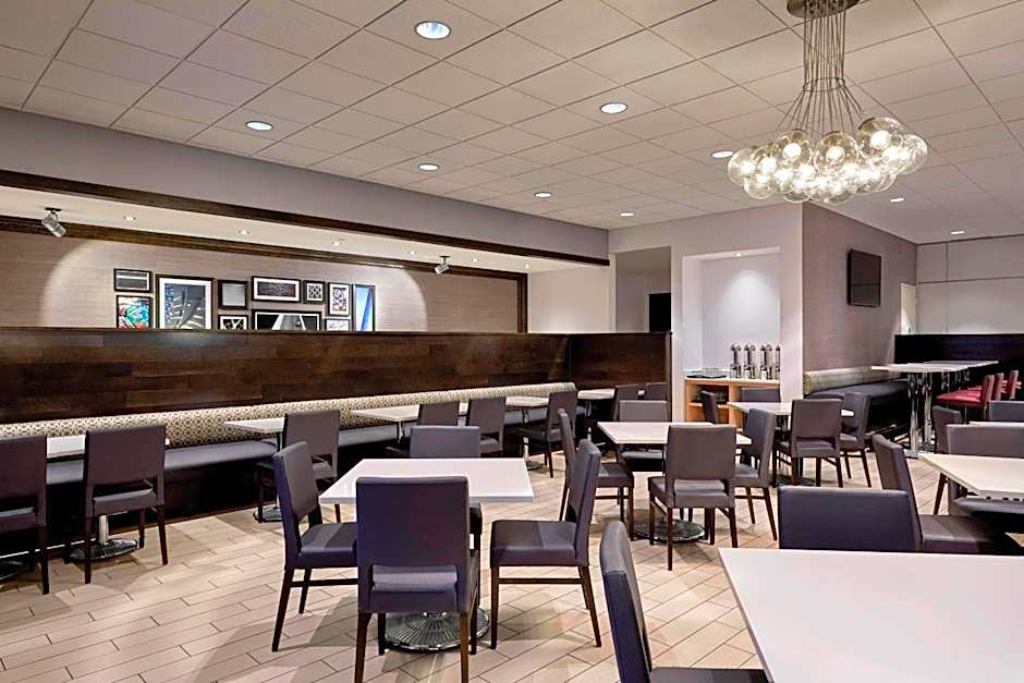 Sheraton Milwaukee Brookfield