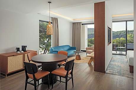 The Isolano Suite/SeaView, Suite, 1 King California, Sea view, Beach front, Balcony