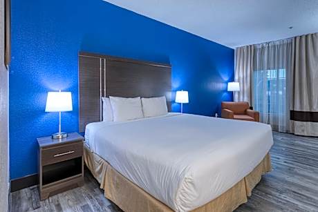 King Room with Mobility/Hearing Impaired Access - Non-Smoking