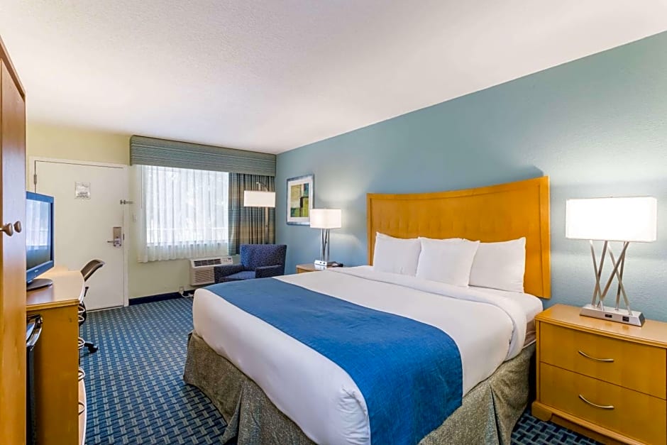 Days Inn by Wyndham Cocoa Beach Port Canaveral