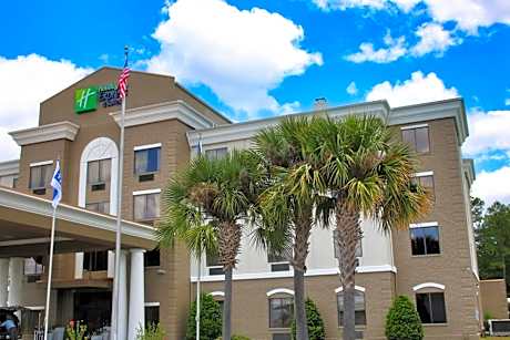 Holiday Inn Express & Suites Douglas By IHG