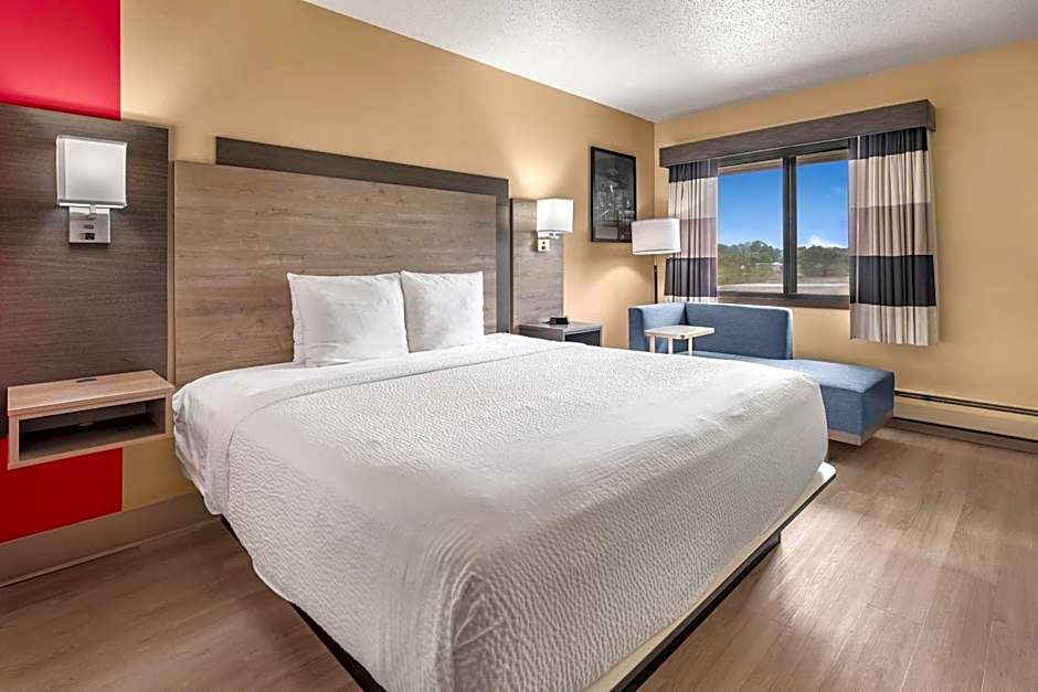 Ramada by Wyndham Minneapolis Golden Valley