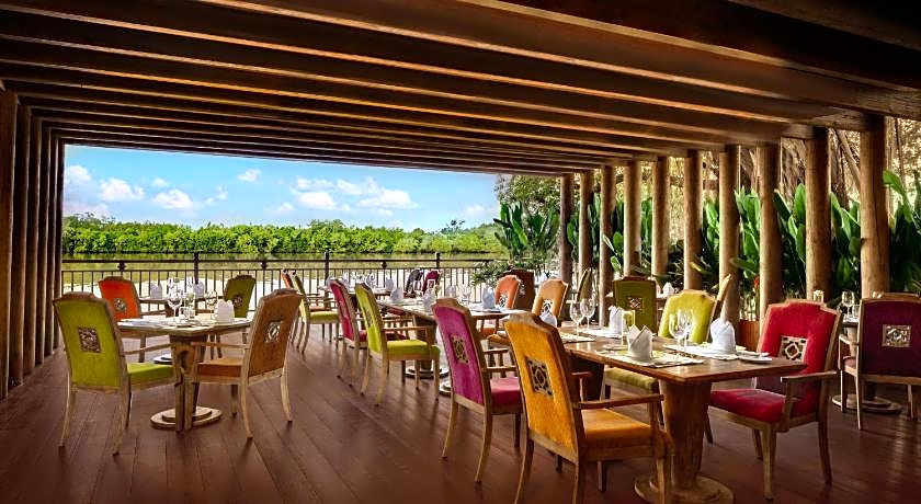 An Lam Retreats Saigon River