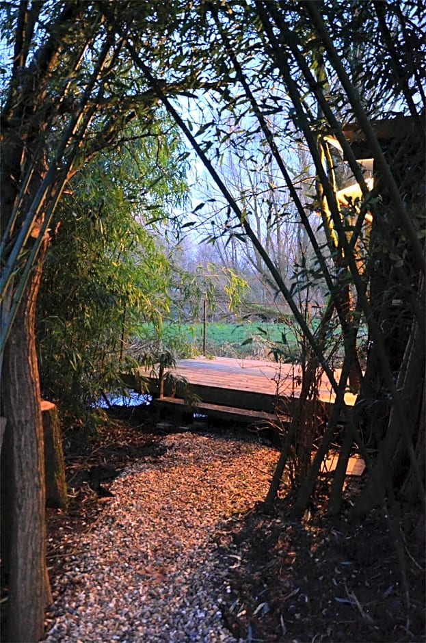 Les Cabanes Des Marais