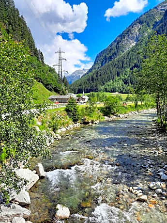 Apartment With Shared Bathroom