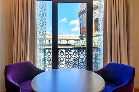 Gran Deluxe King Room with City View