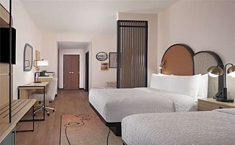 2 Queens Mobility/Hearing Accessible Bathtub