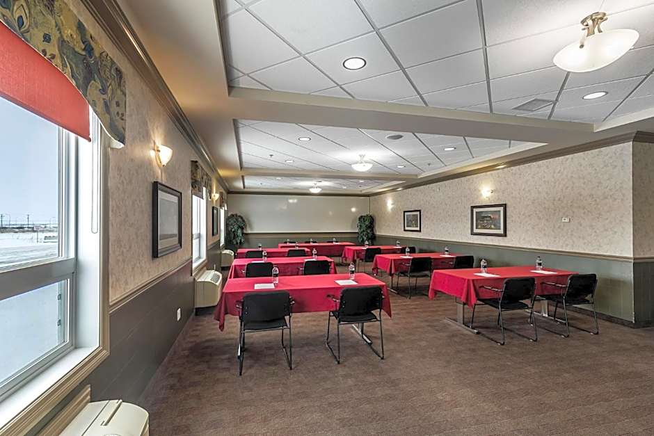 Redwood Inn & Suites