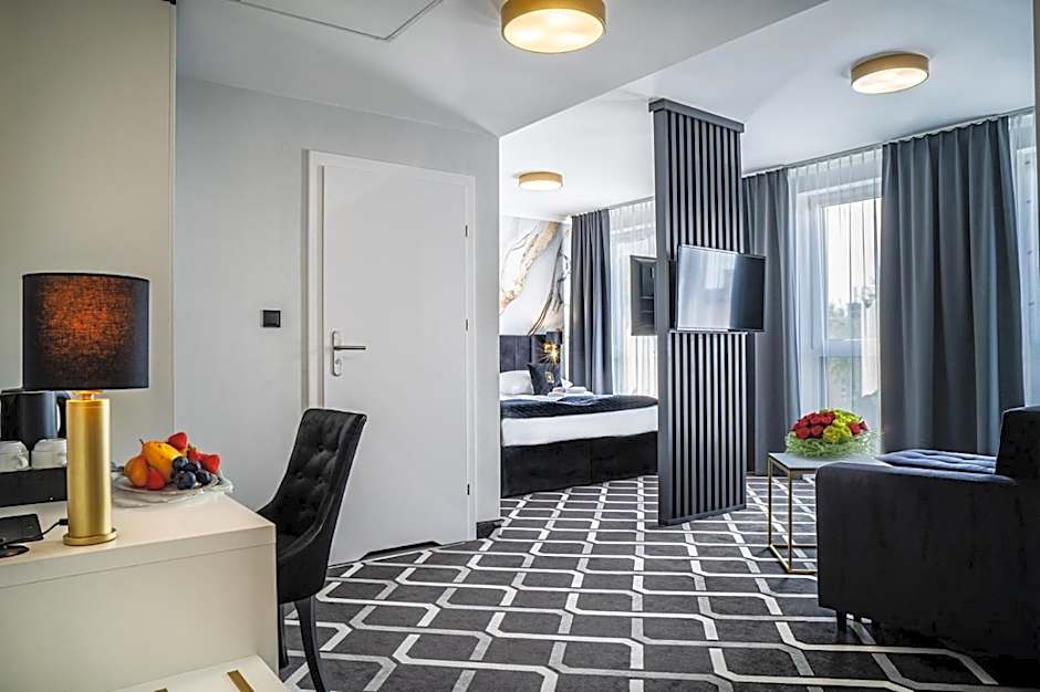 Hotel Lantier & Swimming Pool Zone