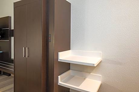 Standard Queen Room with Two Queen Beds - Communications Accessible