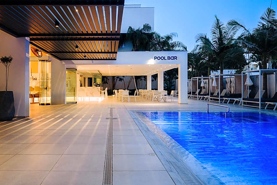 Seasons Hotel (Adults Only)