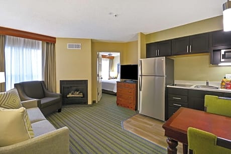 1 King Premium 1 Bedroom Suite Fireplace Ns