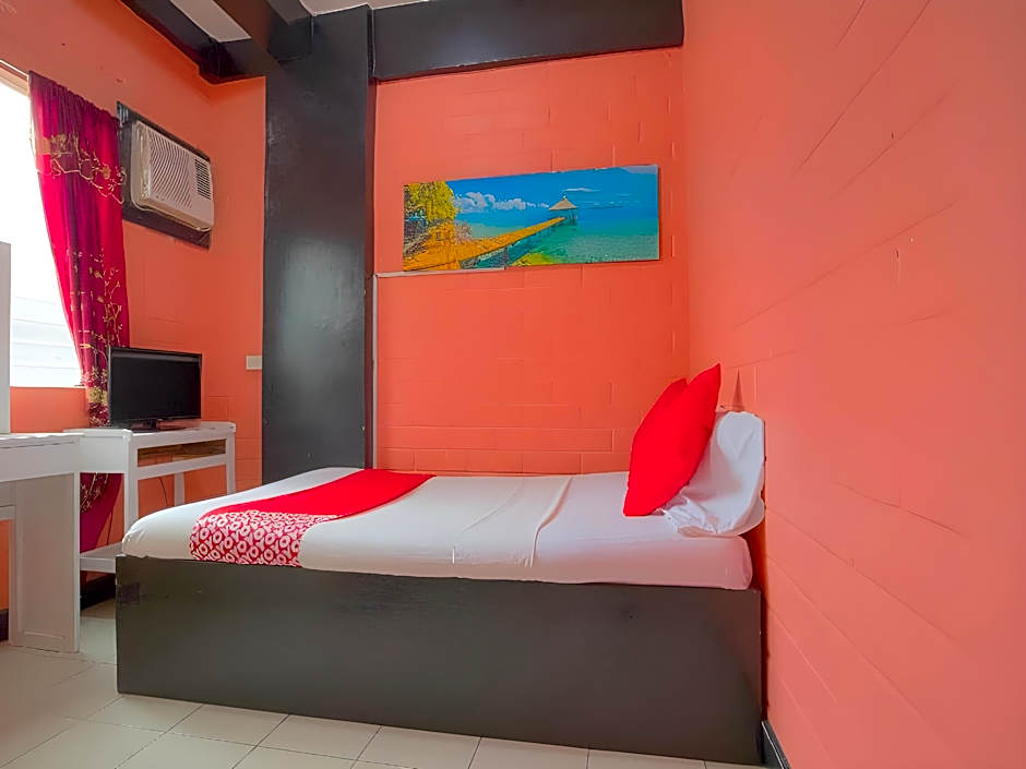 RedDoorz @ La Maria Pension and Tourist Inn