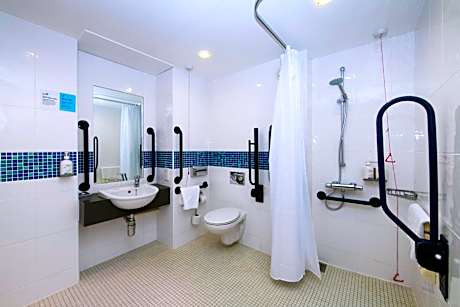 Double Room with Free Hot Breakfast - Accessible