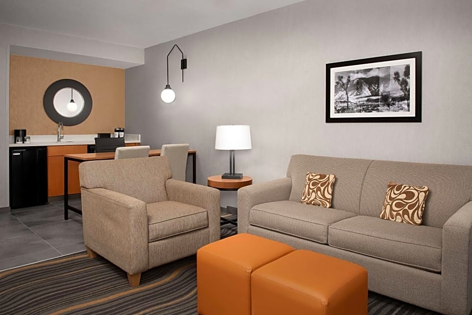 Embassy Suites By Hilton Hotel La Quinta, Ca