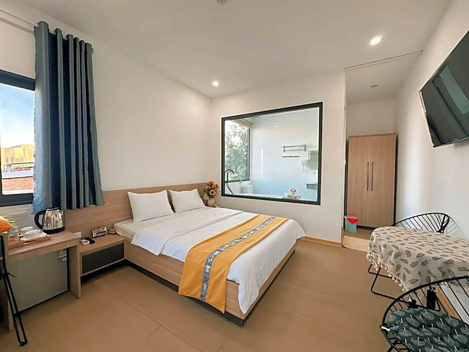 Photo 1 of 3 of Suite, River View