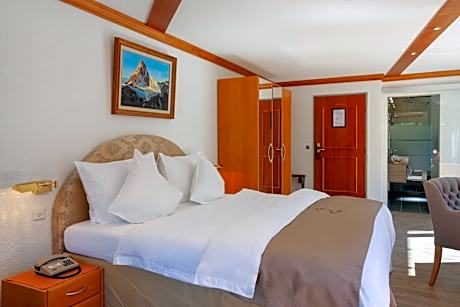 Deluxe Double Room with Matterhorn View