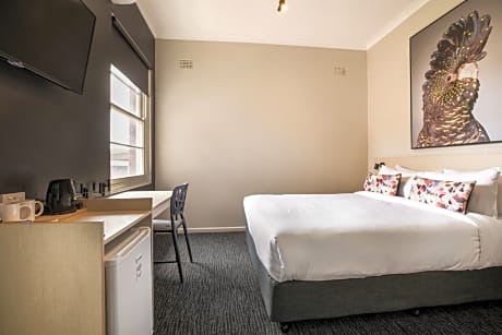 Studio with Queen Bed