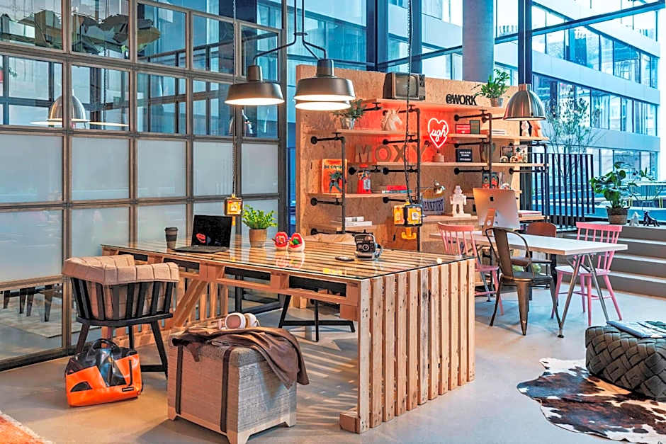 Moxy Frankfurt City Center