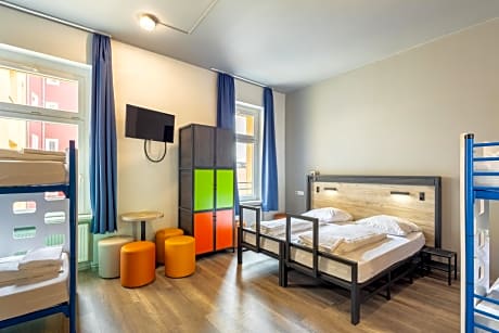 Family Room (2 Adults + 2 Children)