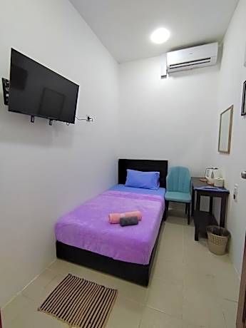 Single Room with Shared Bathroom