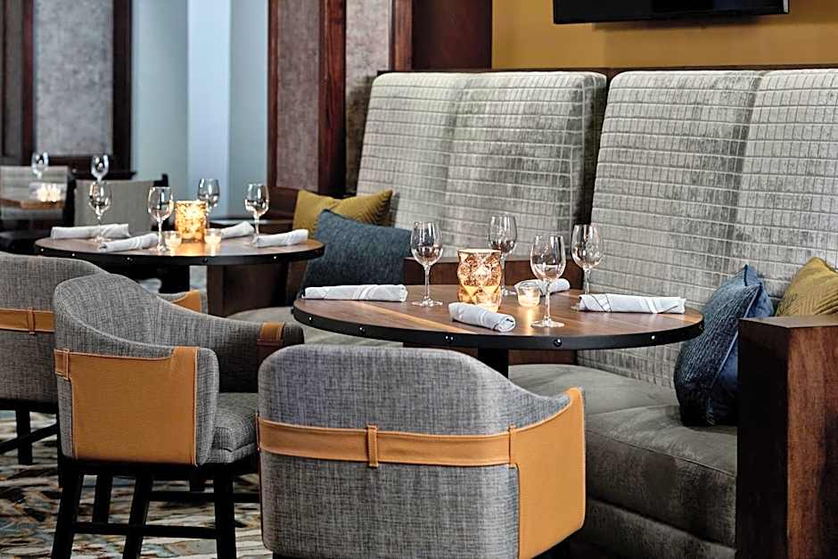 Renaissance Mobile Riverview Plaza Hotel
