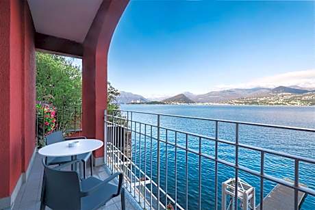 Deluxe Superior Double Room with Terrace and Lake View