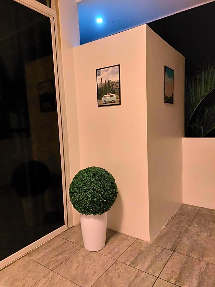 Bonsai Jacuzzi Suites