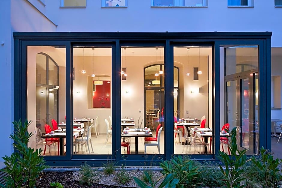 Red & Blue Design Hotel Prague