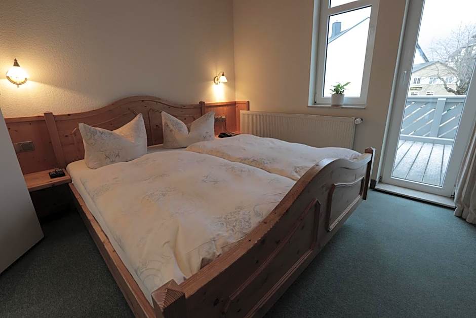 Photo 1 of 11 of 1 Extra Bed