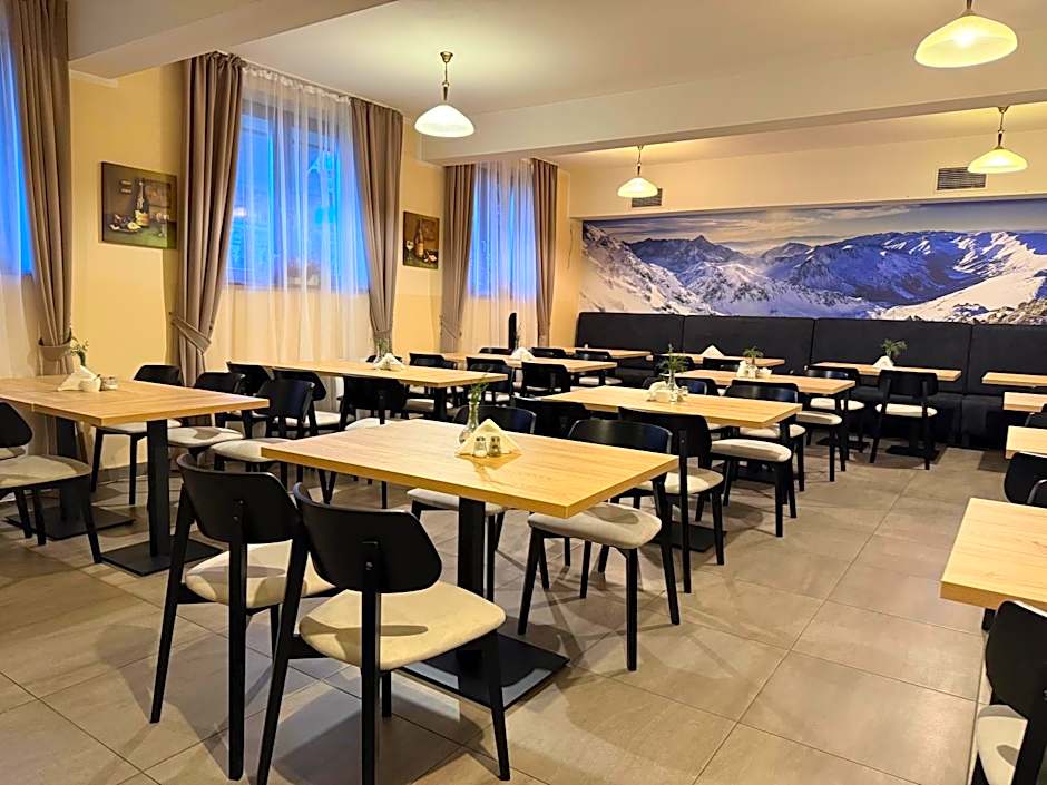 Willa Stożek, 50 m od term i wyciągów narciarskich