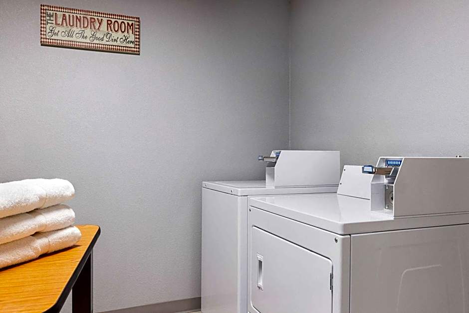 AmericInn by Wyndham Williamsburg