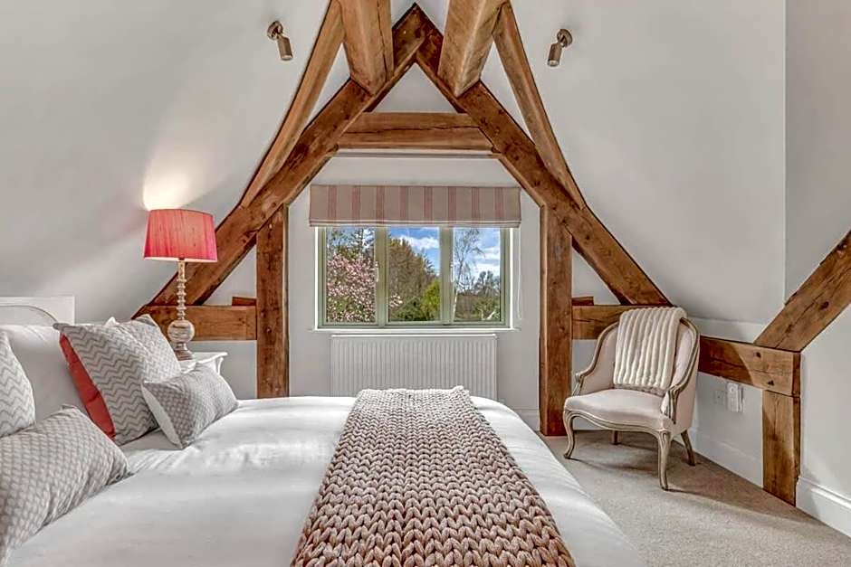 Hiron's Piece - Hot Tub Packages Available