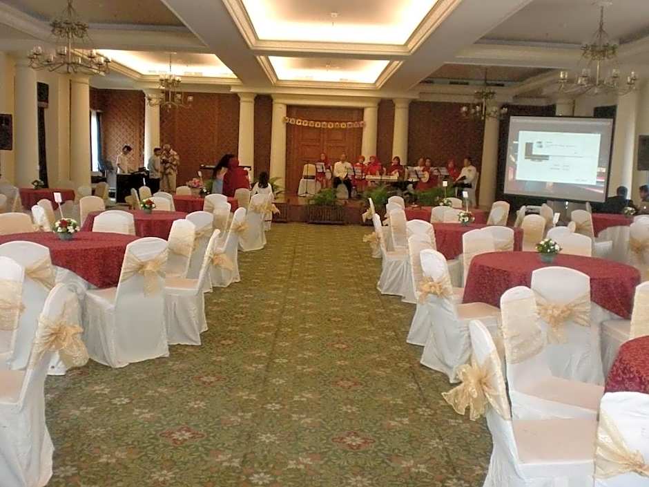 Roosseno Plaza Serviced Apartment