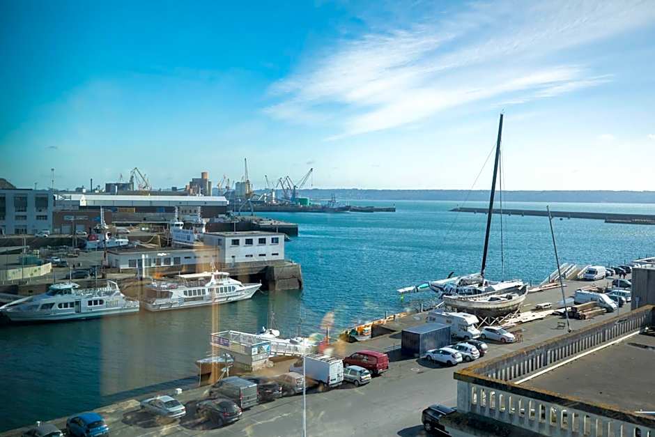 Le Barracuda & Spa, Centre Port, pieds dans l'eau, vue mer