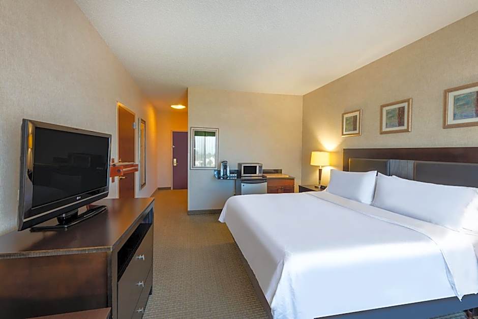 Photo 1 of 4 of Standard 1 King Bed, Mobility Accessible, Roll in Shower