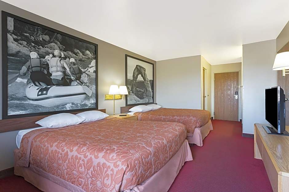 Photo 1 of 5 of 1 King Bed, Mobility Accessible