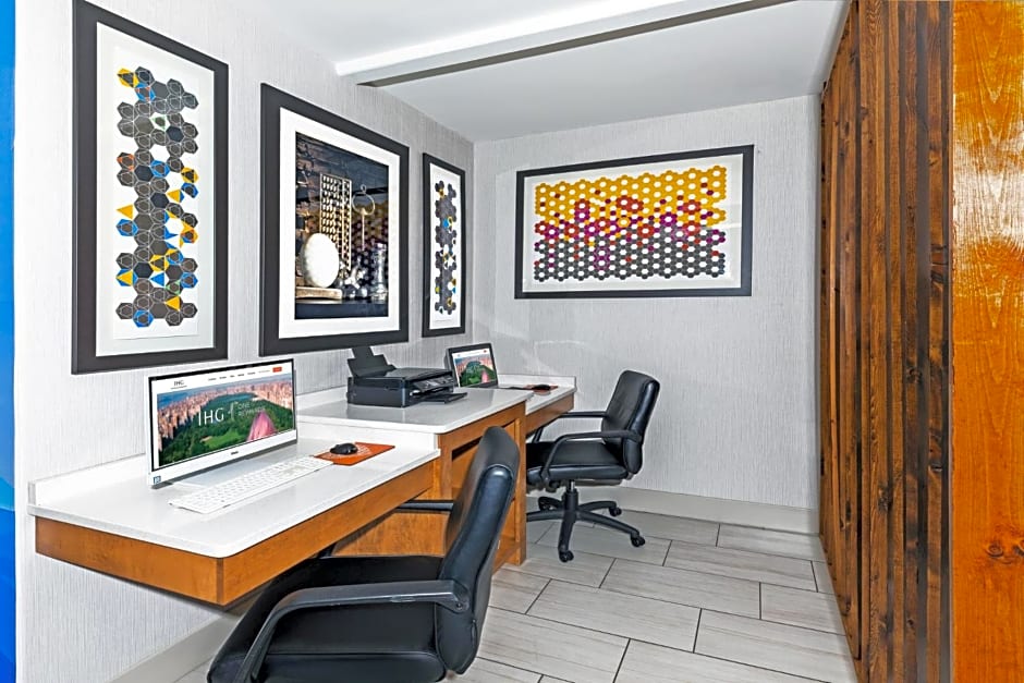 Holiday Inn Express Hotel & Suites Lafayette South, an IHG Hotel