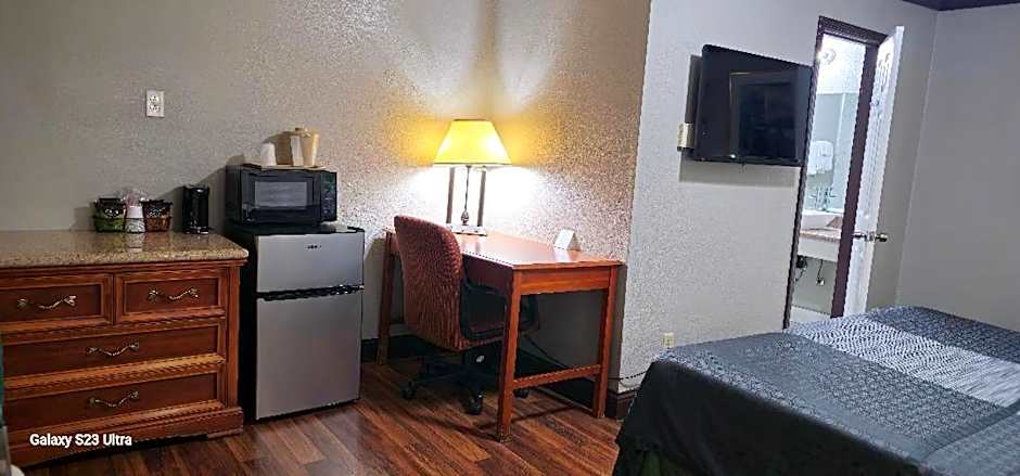 Sycamore Inn Chico University Area