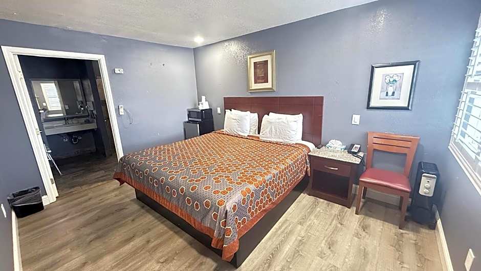 Fireside Inn By The Beach Boardwalk & Bowling