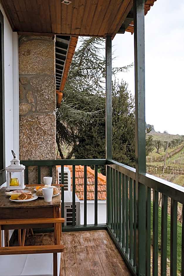 Quinta da Portela - Casa Visconde Arneiros - by RowdHouses