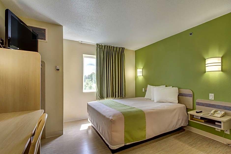 Motel 6-Medina, OH - Cleveland