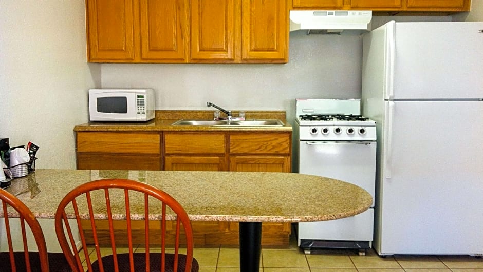 Oaktree Inn & Suites Oklahoma