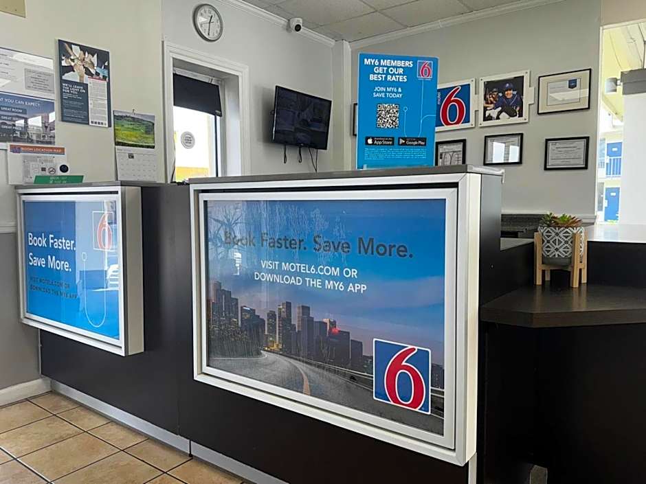 Motel 6-Tifton, GA
