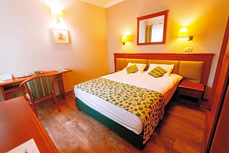 Family King Suite - Non-Smoking