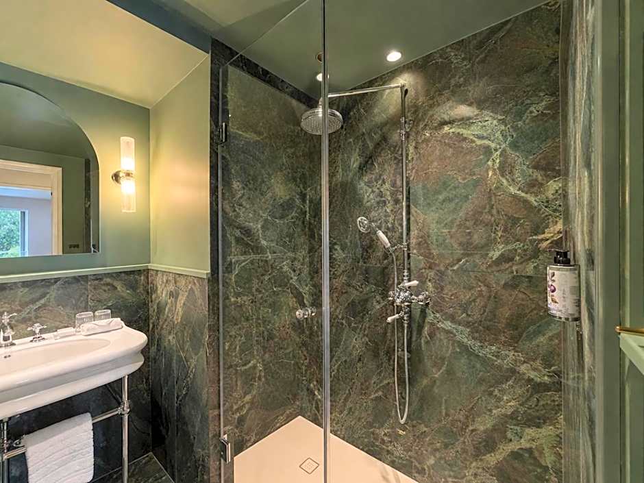 Neuilly Park Hotel