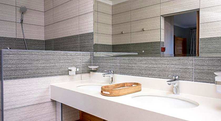 The Lazy Moose Restaurant & Lodge