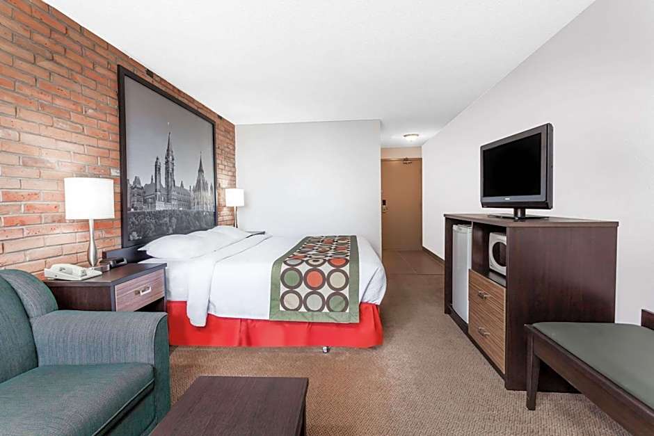Super 8 by Wyndham Sudbury ON
